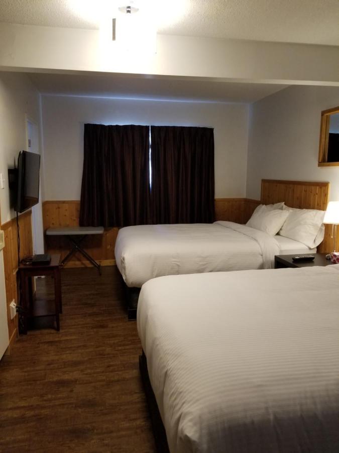 Sun Plaza Motel Sundre Exterior photo