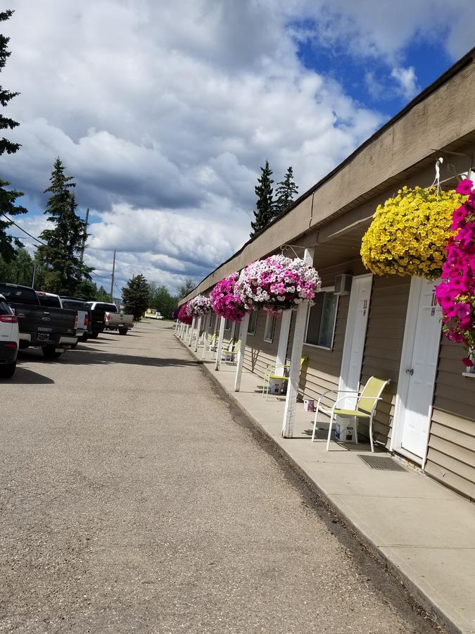 Sun Plaza Motel Sundre Exterior photo