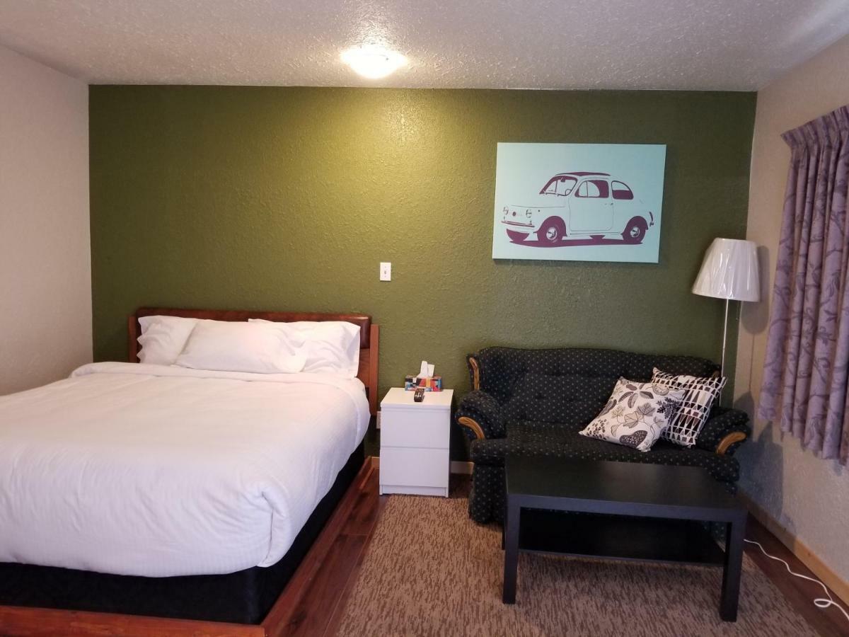 Sun Plaza Motel Sundre Exterior photo